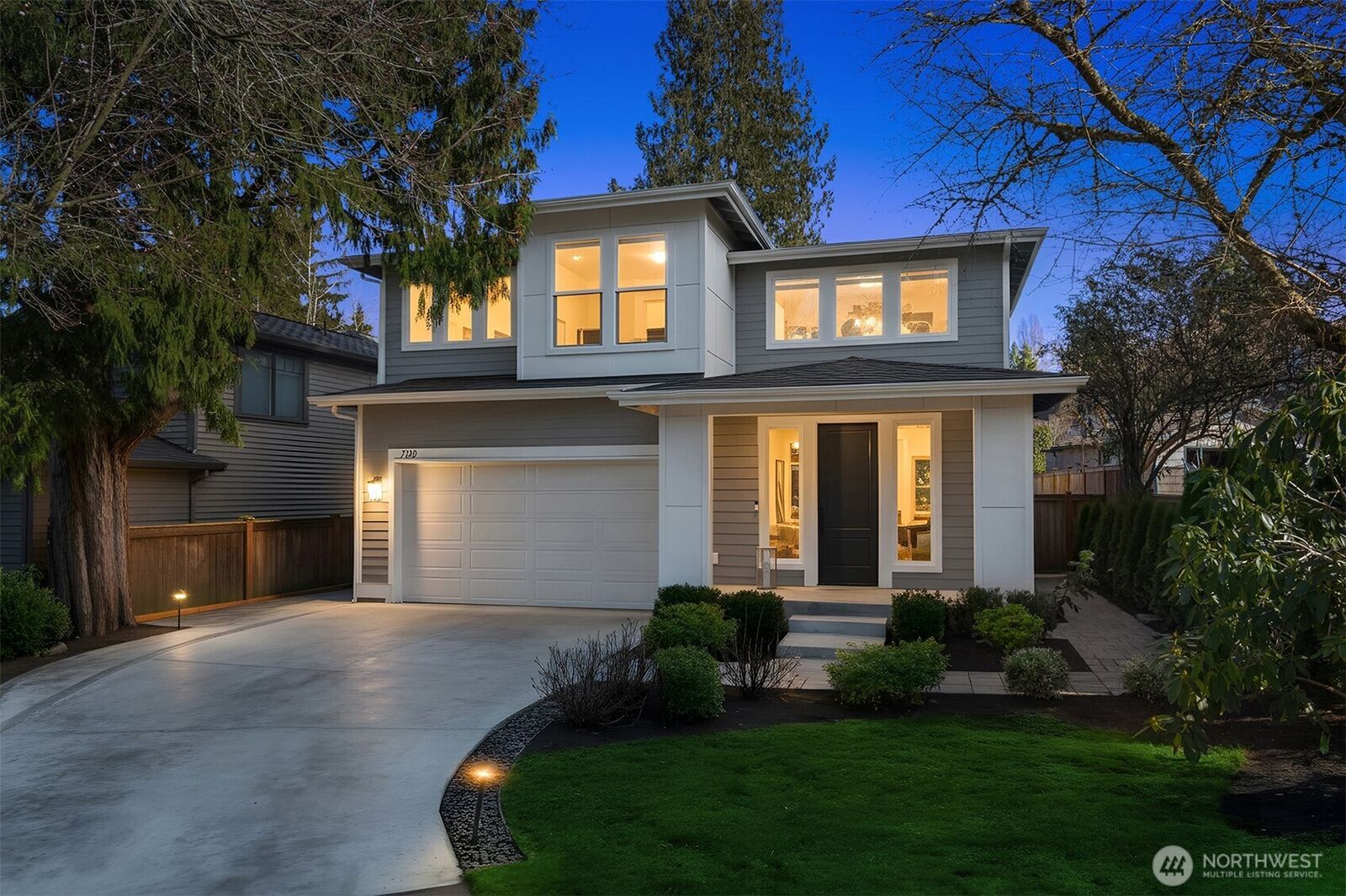 Property Photo:  720  20th Avenue W  WA 98033 