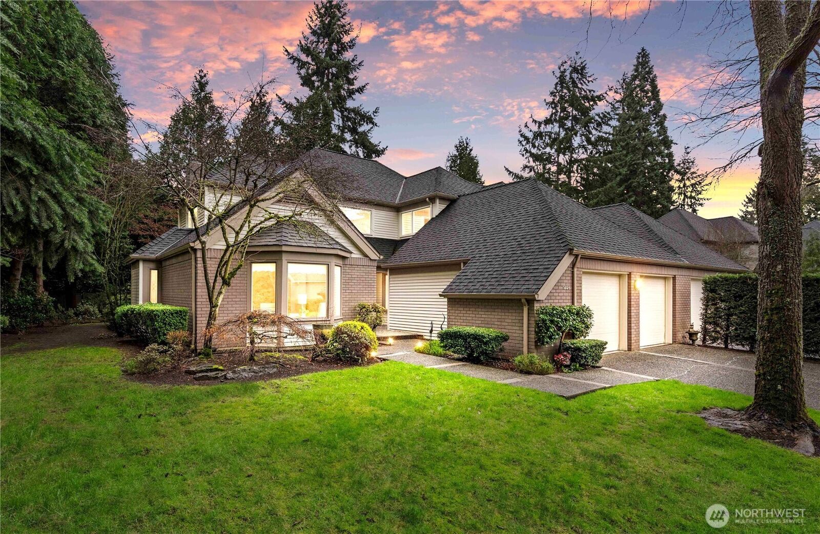 Property Photo:  1726  Bellevue Way NE  WA 98004 