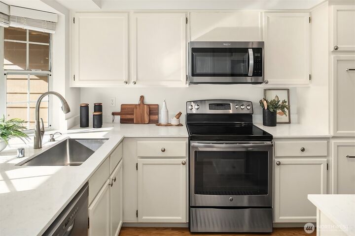 Property Photo:  13726 NE 85th Street  WA 98052 