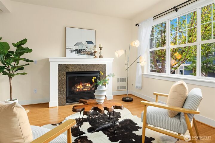 Property Photo:  1748  25th Walk  NE  WA 98029 