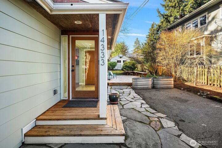 Property Photo:  14333  Dayton Avenue N  WA 98133 
