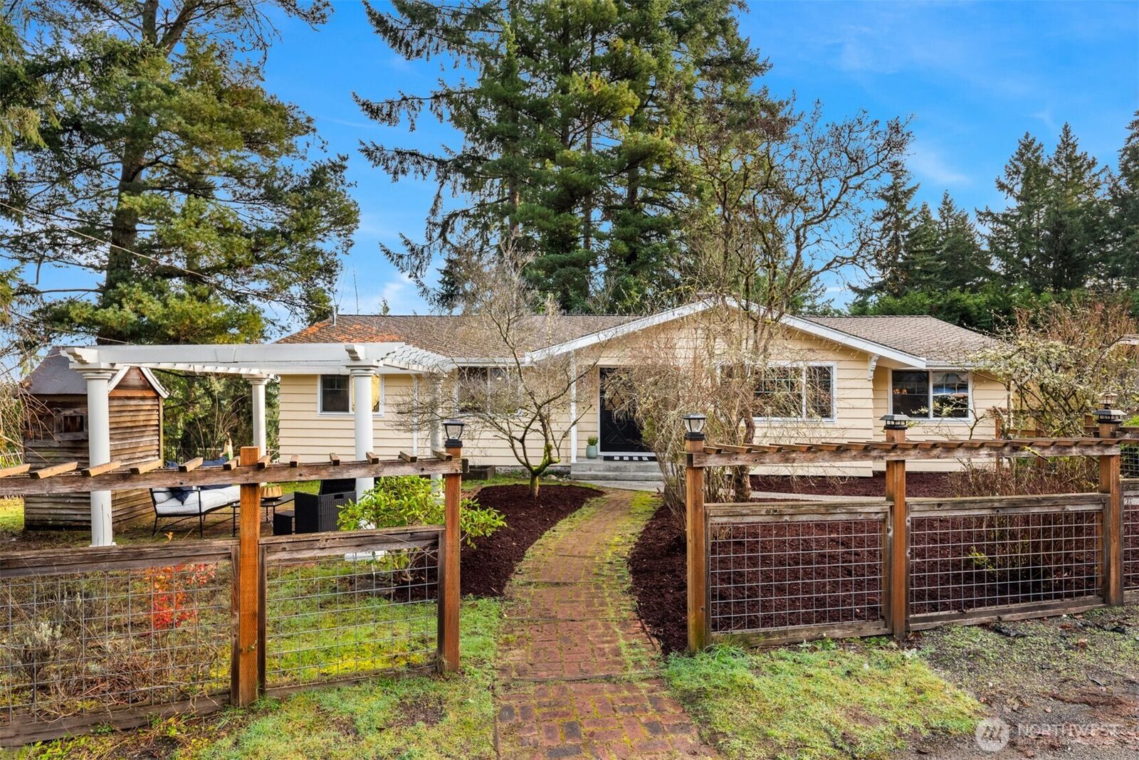 Property Photo: 18428 16th Avenue NE WA 98155