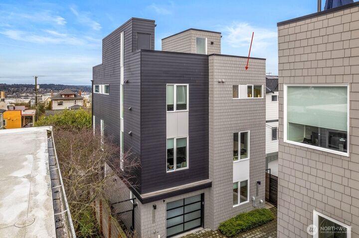 Property Photo:  4307  Francis Avenue N B  WA 98103 