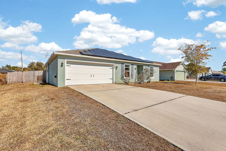 Property Photo:  325 SW Ray Avenue  FL 34983 