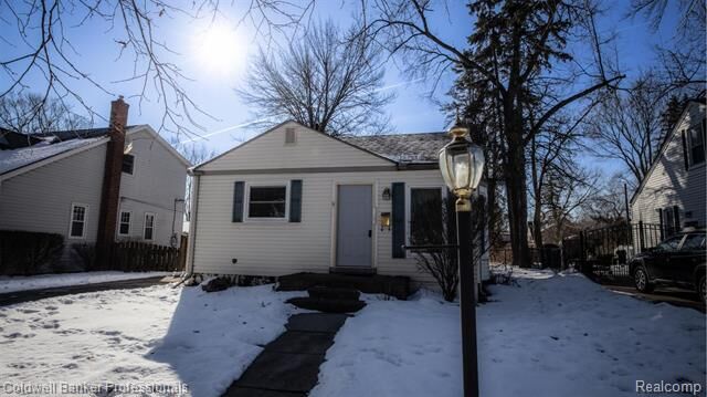 Property Photo:  1207 E Butternut Avenue  MI 48073 
