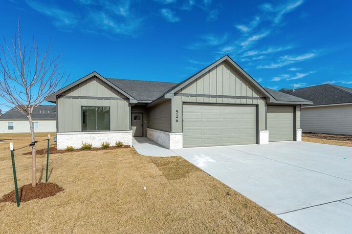 Property Photo:  526 Elmwood St  KS 67147-1124 