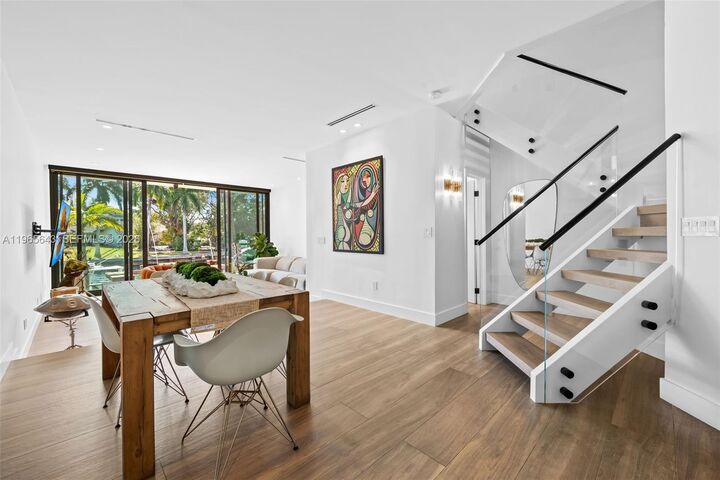 Property Photo:  2662 NE 135th St  FL 33181 