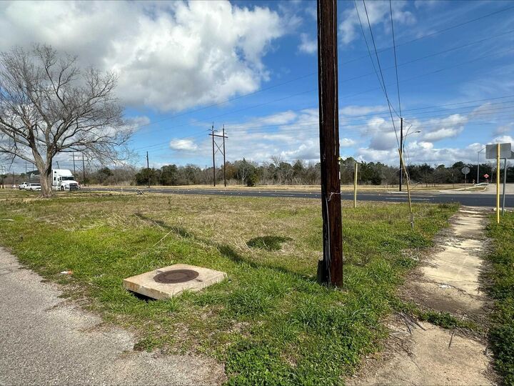 Property Photo: 1005 Simmons Dr. TX 77630-0000