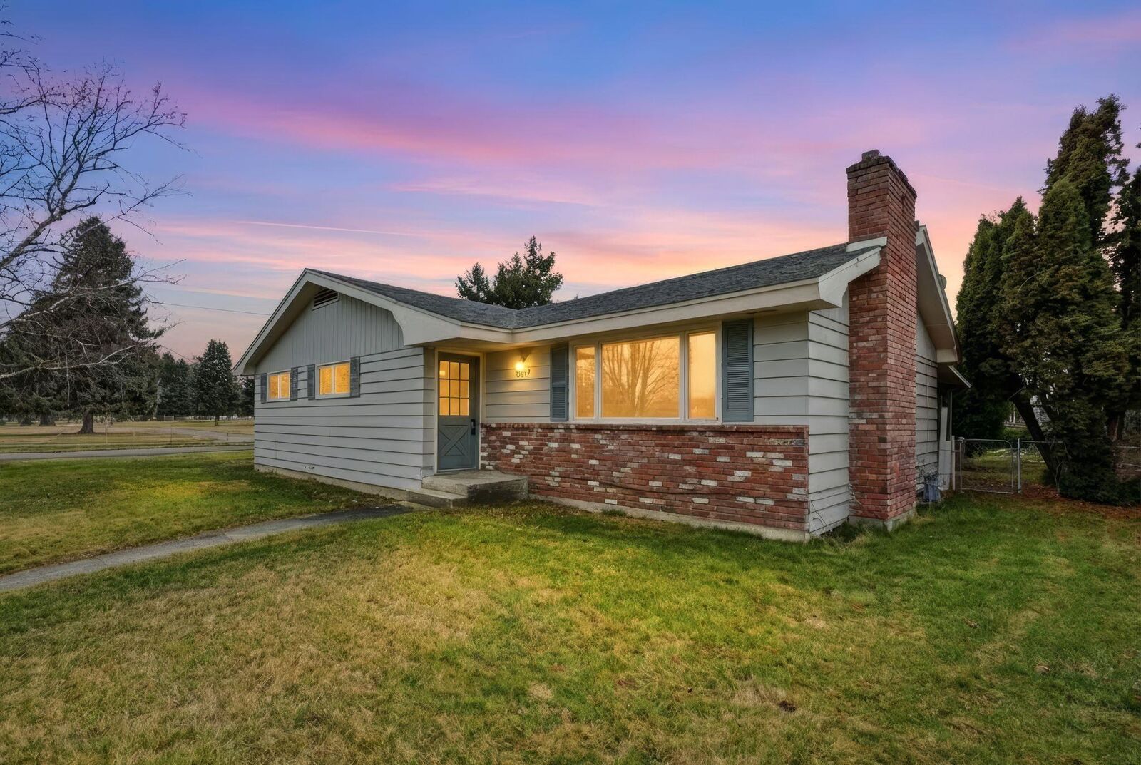 Property Photo: 11822 E 15th Ave WA 99206