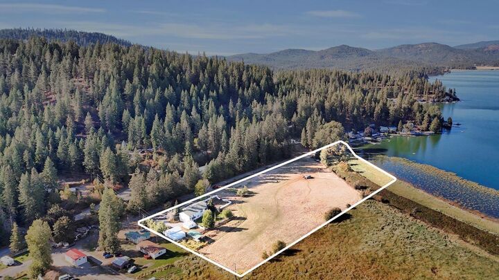 Property Photo: 11224 N Honeymoon Bay Rd WA 99025