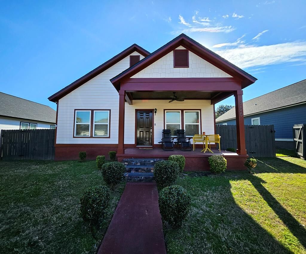 Property Photo:  306 Brighton St  GA 31792 