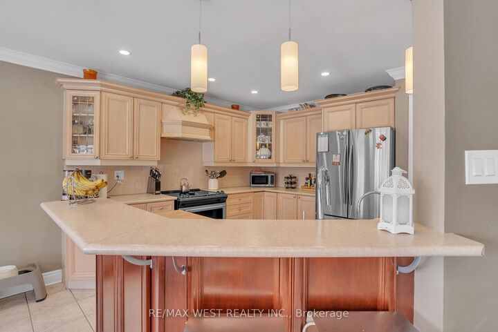 Property Photo: 173 Prince William Way ON L4M 7G4