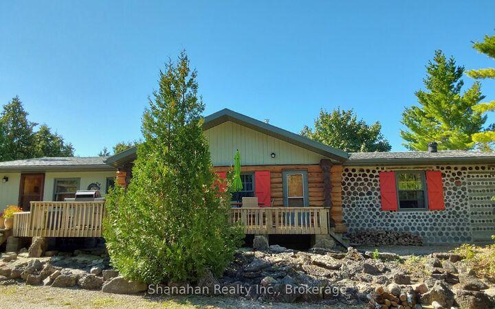 579 Cape Hurd Road — photo 1