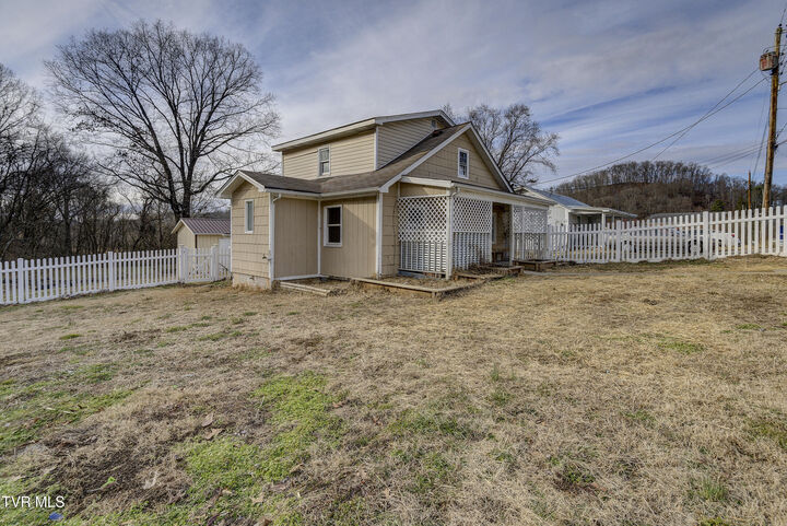 Property Photo:  1908 Darnell Drive  TN 37665 