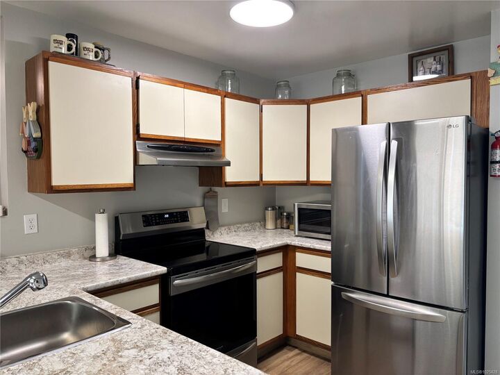 Property Photo: 419 Donner Dr BC V0P 1G0