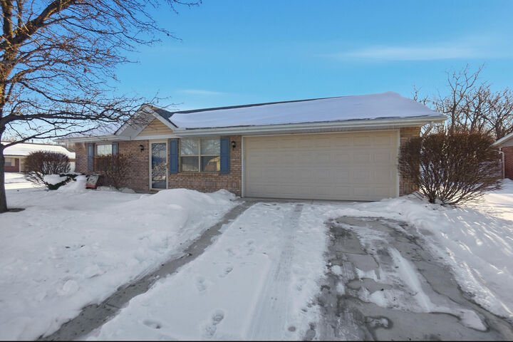 Property Photo:  5564 W Ridgewood Road  OH 45503 