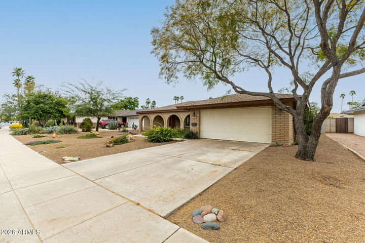 Property Photo: 1941 E Pebble Beach Drive E AZ 85282