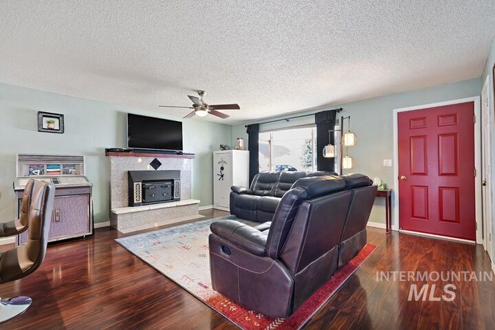 Property Photo:  1304 S Holly Street  ID 83686 