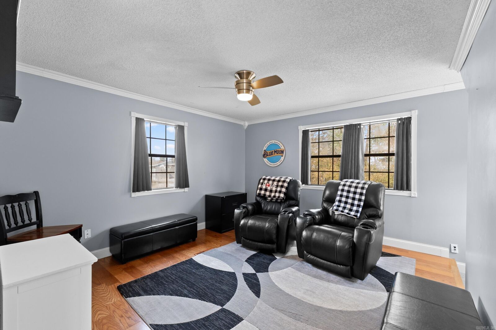 Property Photo:  1401 S Kingswood Way  AR 72653 