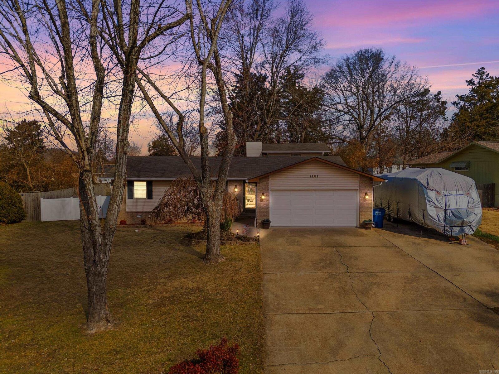 Property Photo:  1401 S Kingswood Way  AR 72653 