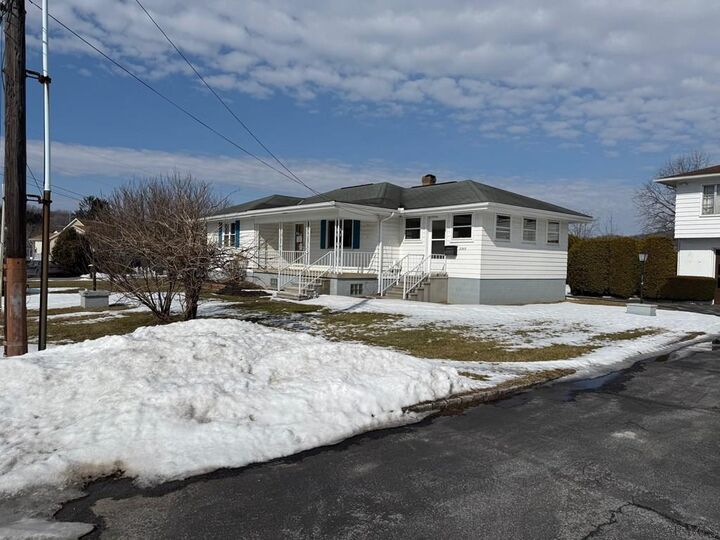 Property Photo:  2303 Stadium Dr  PA 15963 