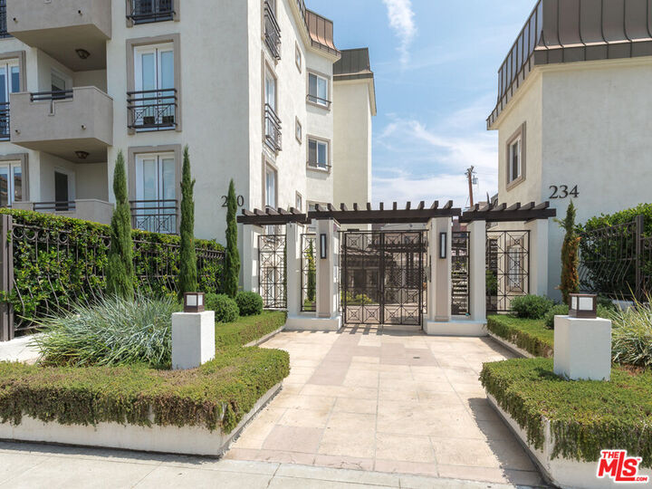 Property Photo:  230 S Hamilton Dr  CA 90211 