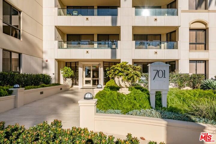 Property Photo:  701 Ocean Ave  CA 90402 