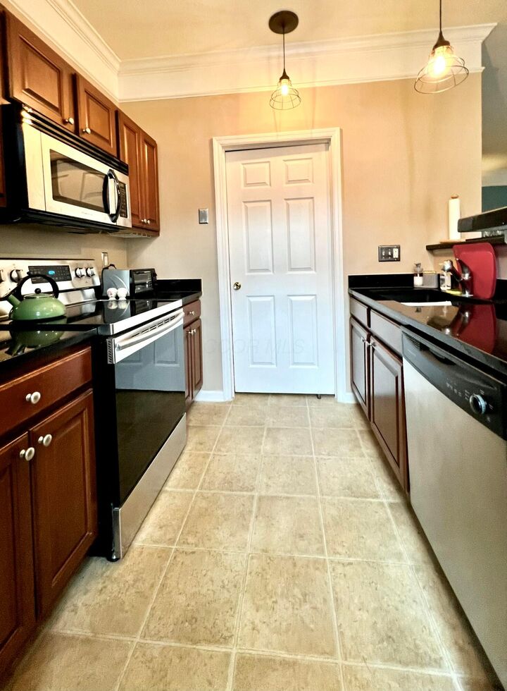 Property Photo:  6105 Craughwell Lane  OH 43017 