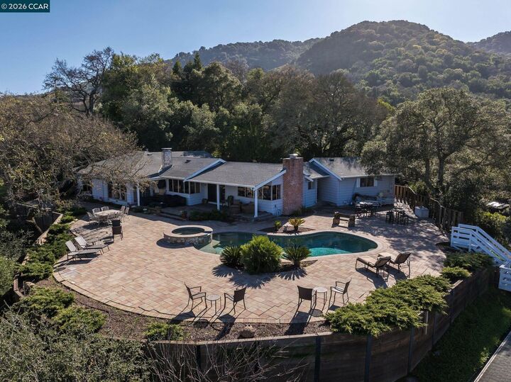 Property Photo: 300 Oak View Ter CA 94526