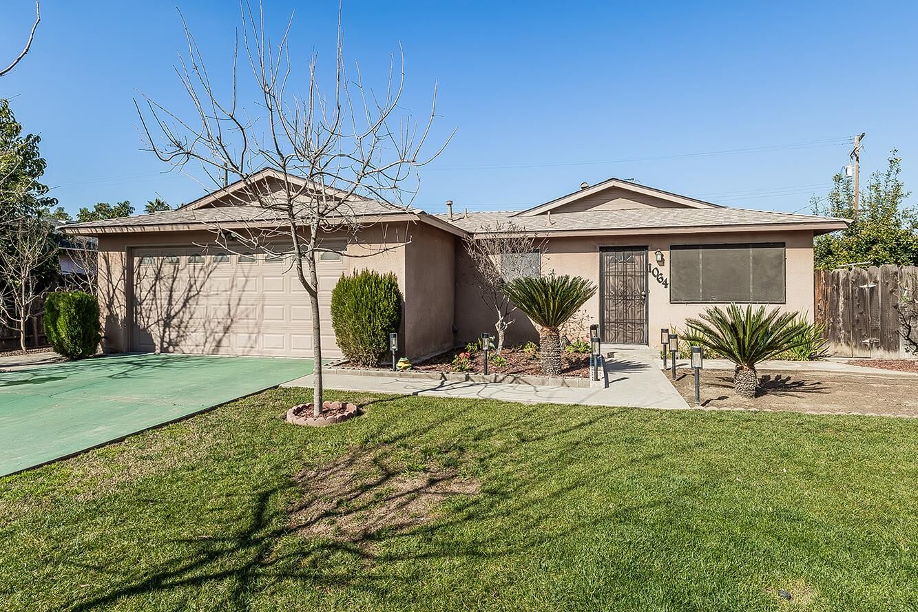 Property Photo:  1064 E Early Avenue  CA 93654 