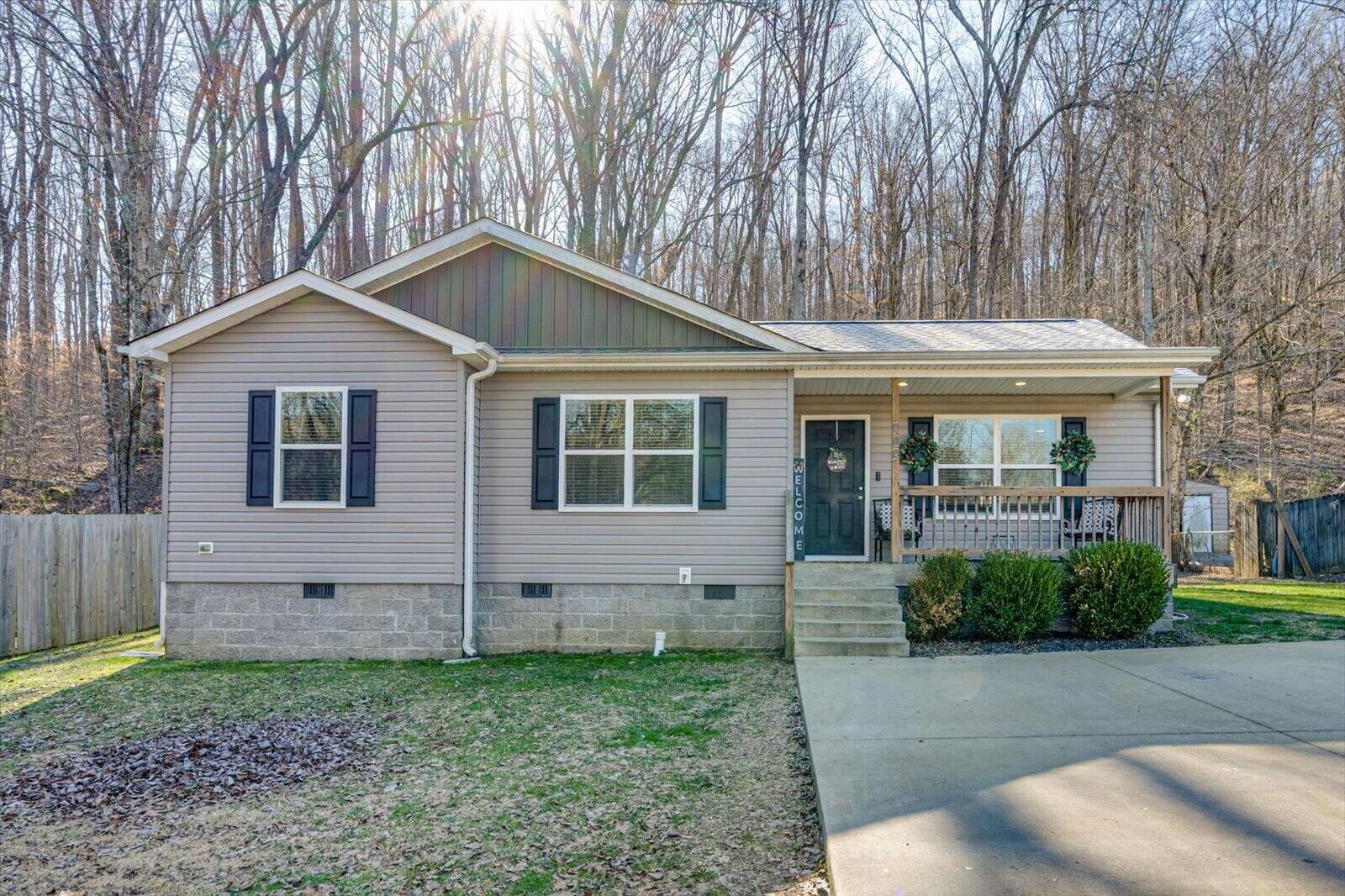 Property Photo: 909 Hickory Street TN 37347