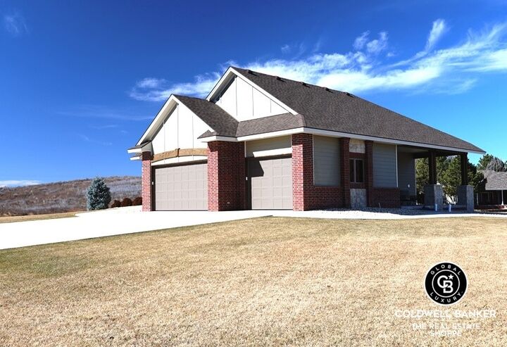 Property Photo:  105 Suffolk Court  KS 67846 