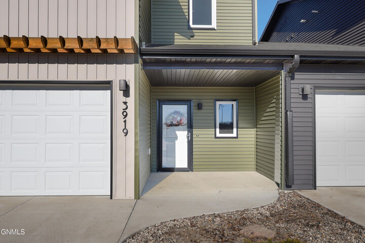 Property Photo:  3919 Leighton Drive  ND 58504 