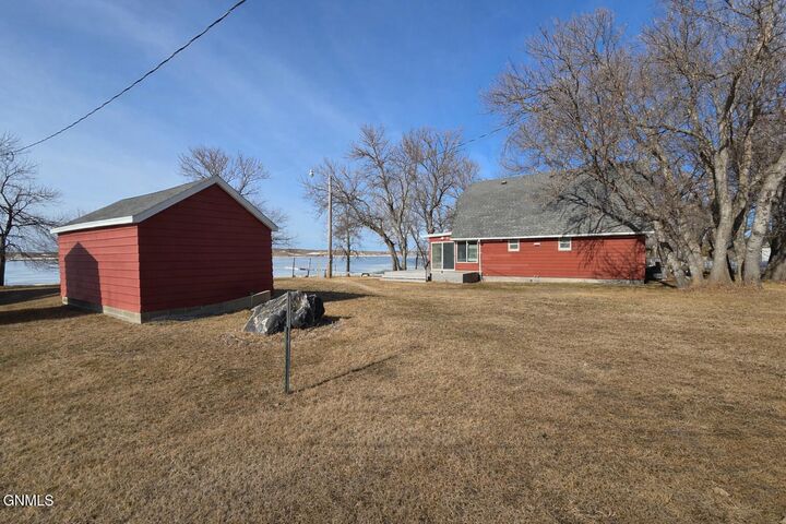 Property Photo:  7162 Cabin Avenue  ND 58561 