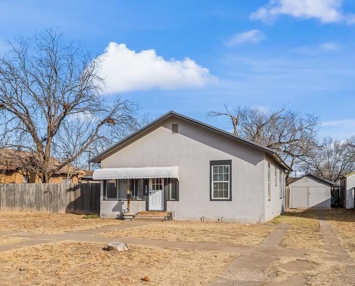 Property Photo: 620 S 11th Street TX 79364