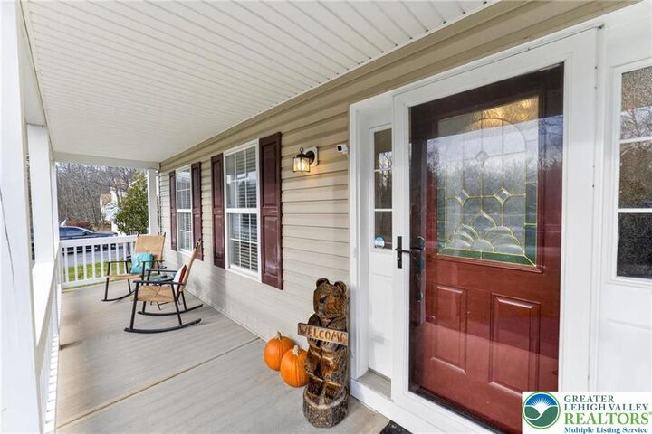 Property Photo:  2711 Oak View Lane  PA 18466 