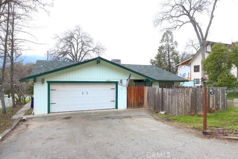 Property Photo:  40632 Goldside  CA 93644 