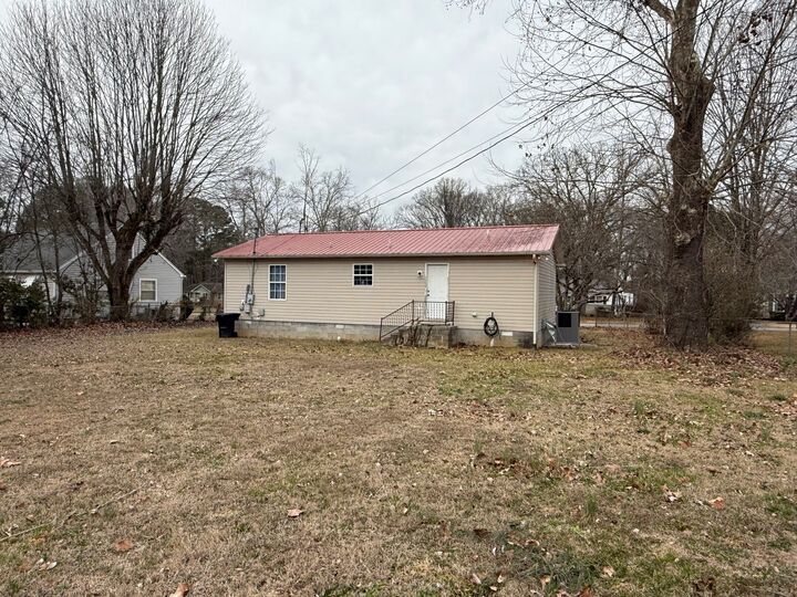 Property Photo: 605 Circle Dr TN 37388