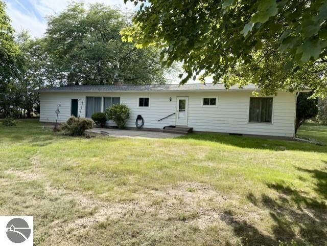 Property Photo:  1307 S State Road  MI 48847 