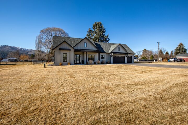 Property Photo:  2417 McCauley Lane  MT 59804 