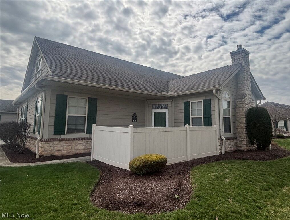 Property Photo:  404 River Glen Drive NE  OH 44484 