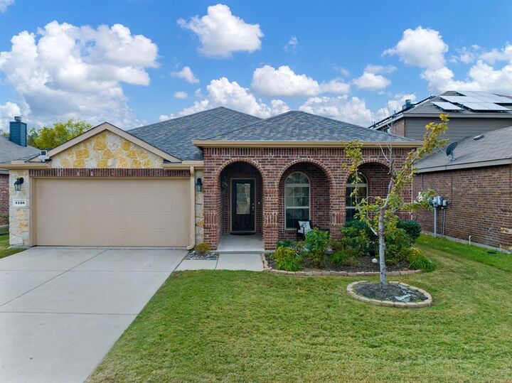 Property Photo: 1120 Cheyenne Drive TX 76227