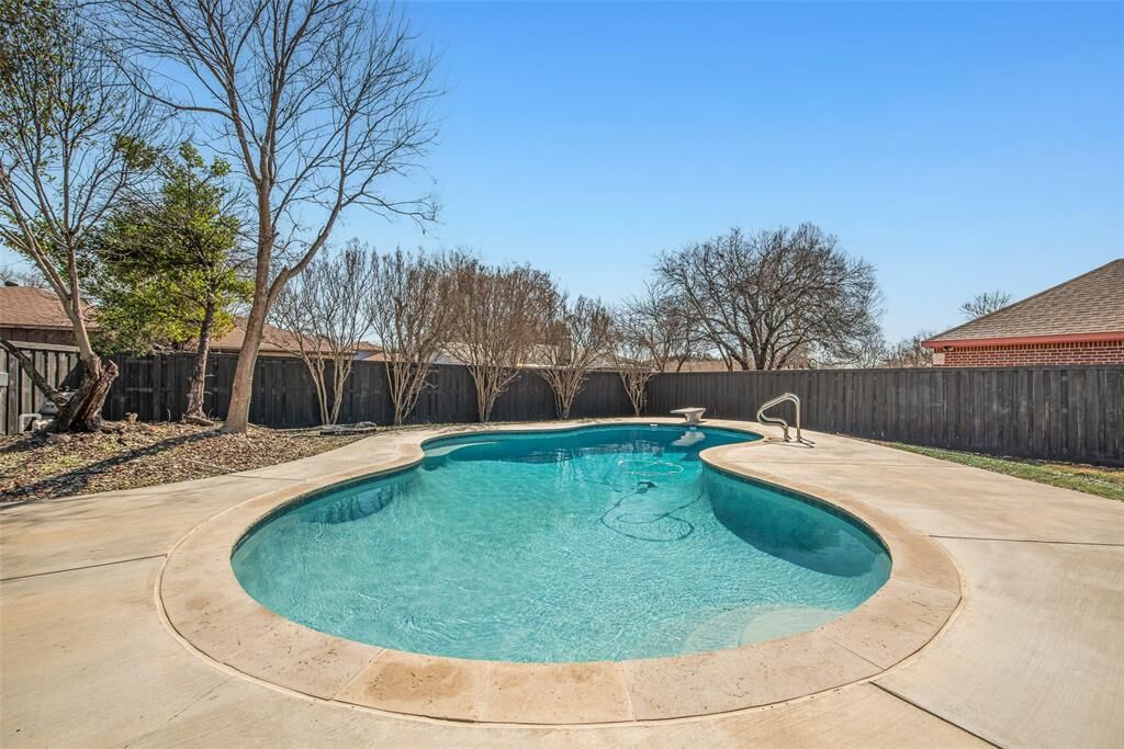 Property Photo:  238 Roma Drive  TX 75116 