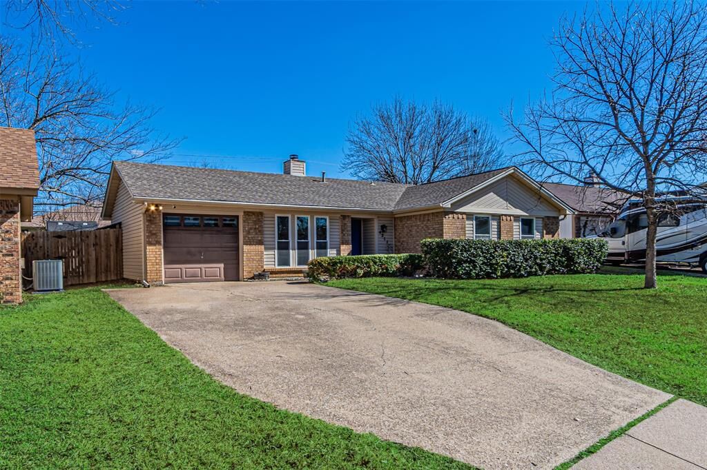 Property Photo: 4211 Windhurst Drive TX 76015