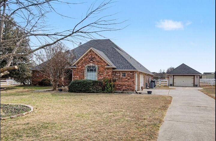 Property Photo:  1908 Meadow Springs Drive  TX 76052 