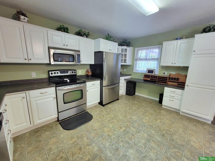 Property Photo: 927 S Hutchins Avenue NE 68467