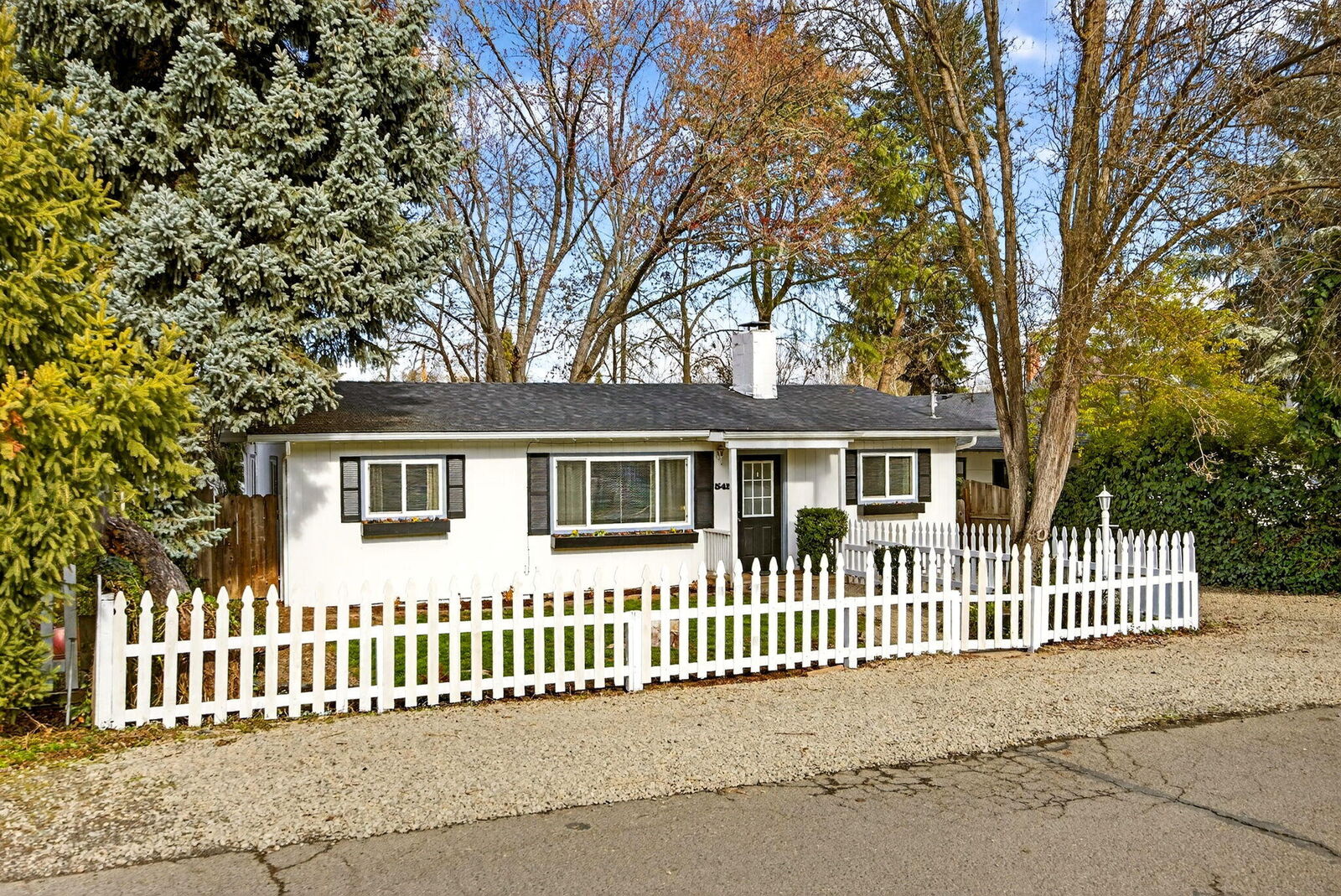 Property Photo: 545 E C Street OR 97530