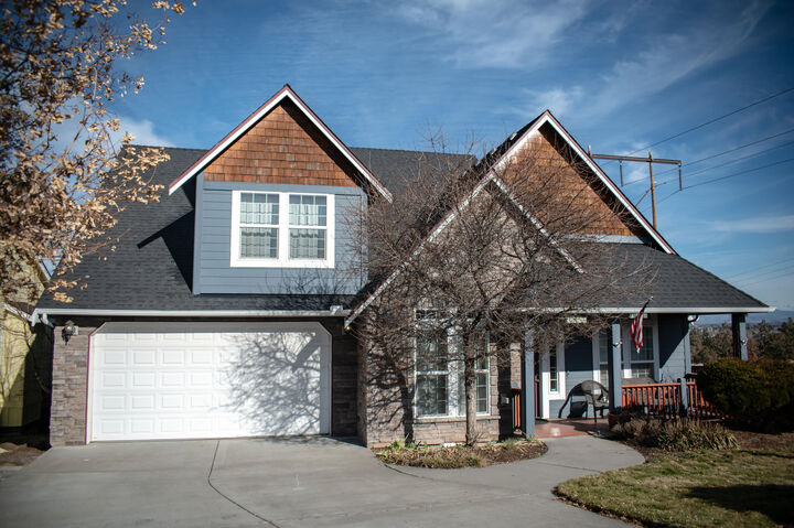 Property Photo: 3995 SW Salmon Avenue OR 97756