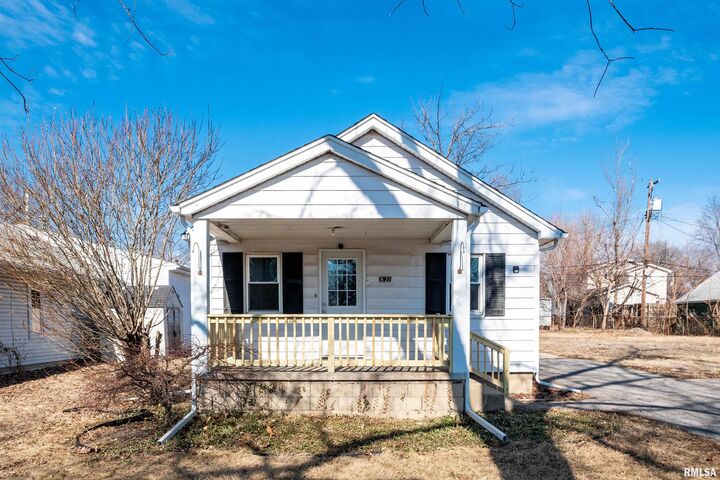 Property Photo:  821 E Wilson Avenue  IL 61616 