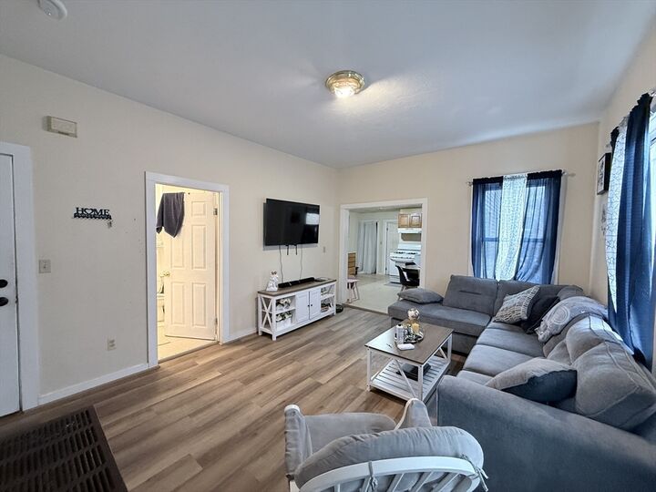 Property Photo:  7 Cottage Street 2  MA 01609 